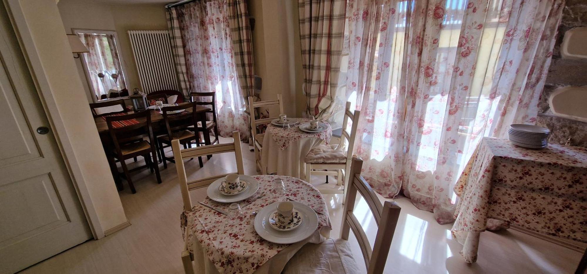 לינה וארוחת בוקר ססטולה Antica Casa Menetti B E B מראה חיצוני תמונה